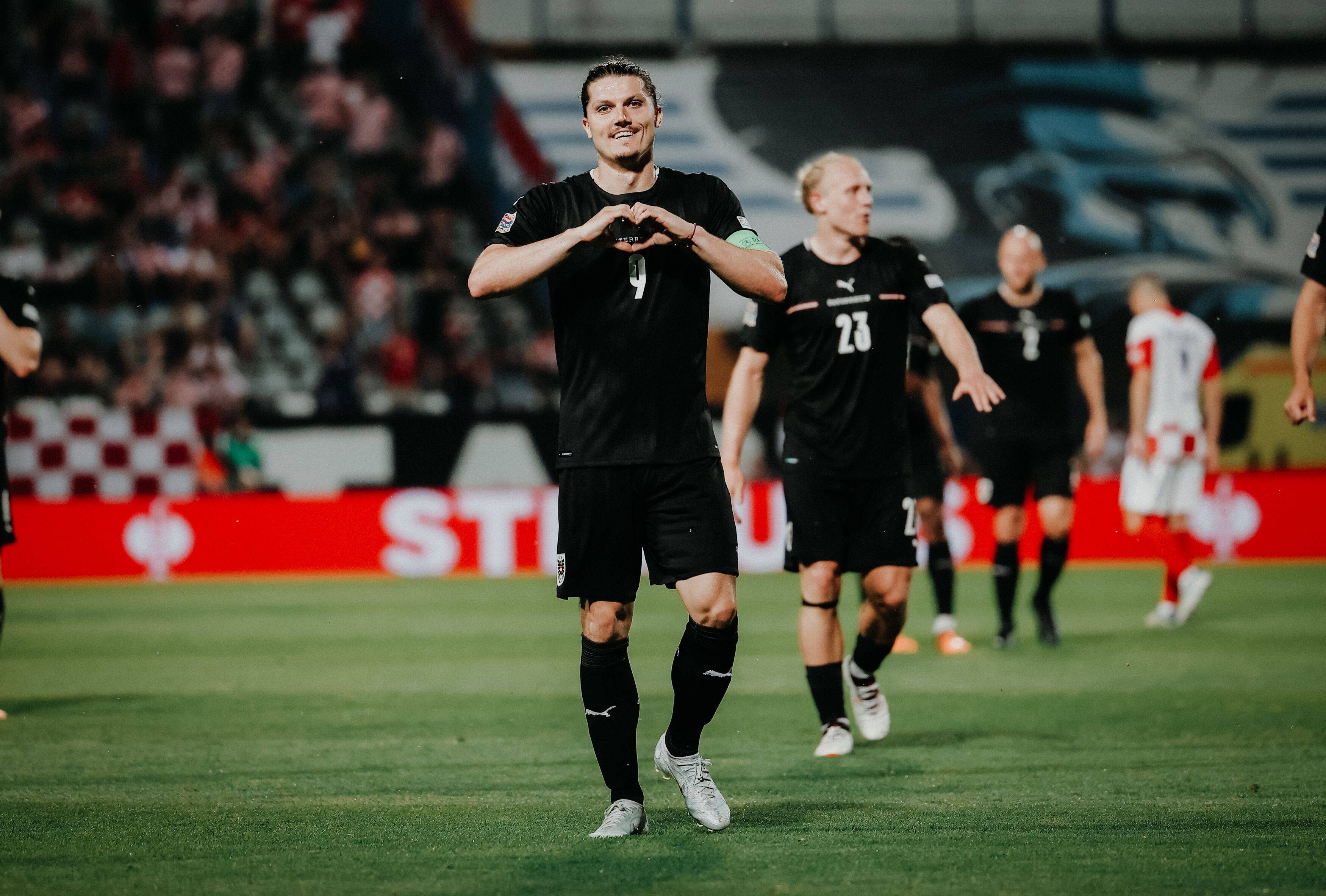 穆古鲁扎重返赛场,重要助攻首场状态出色,热火观众沸腾!比赛高潮迭起 穆古鲁扎重返赛场,重要助攻首场状态出色,热火观众沸腾!比赛高潮迭起