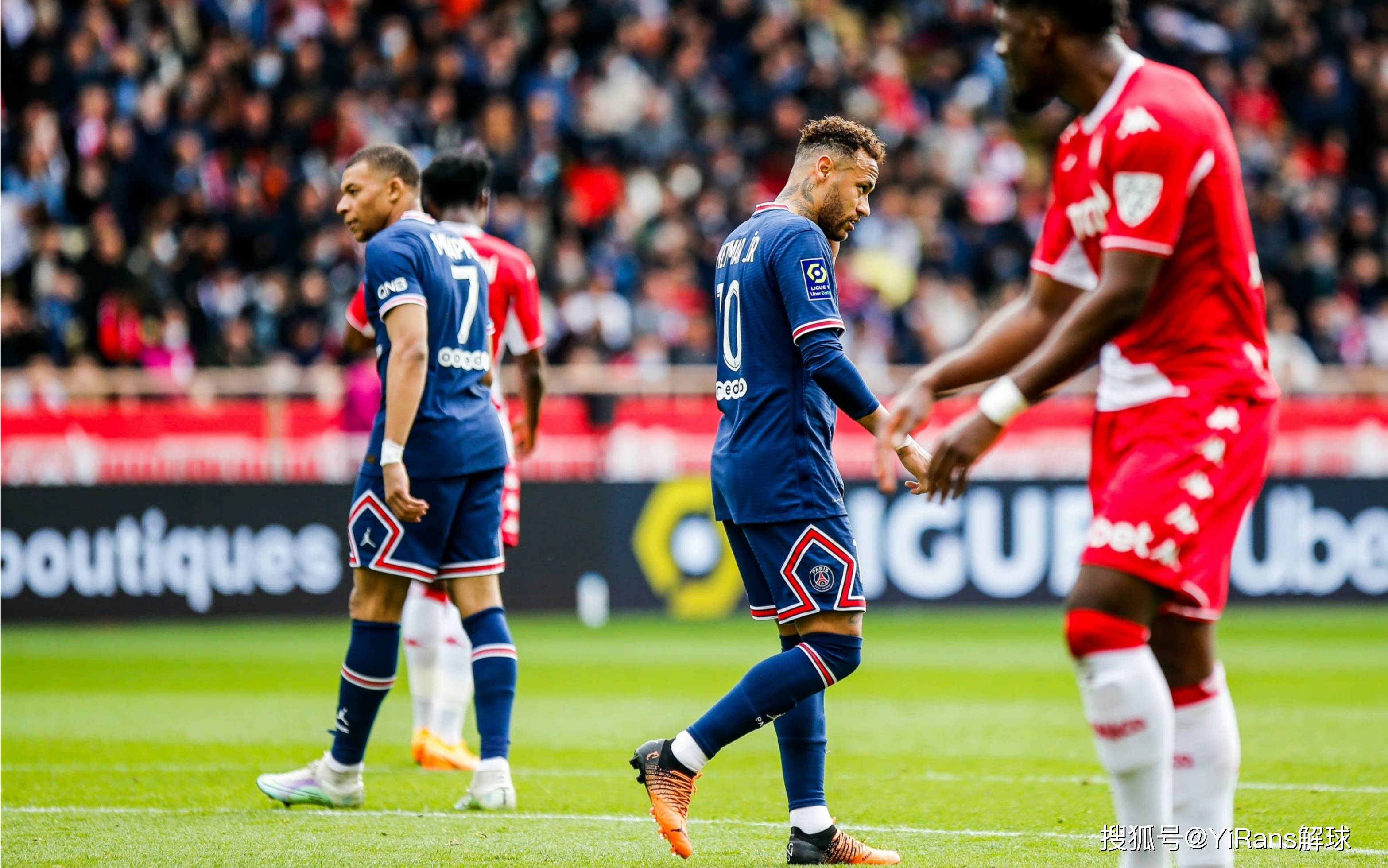 今晚法兰克福备战法甲,外线爆发细节曝光,更衣室稳定,身体对抗强度拉满 今晚法兰克福备战法甲,外线爆发细节曝光,更衣室稳定,身体对抗强度拉满