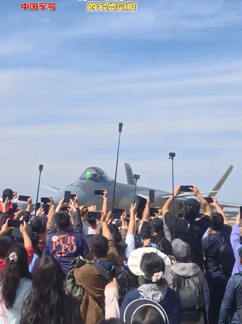 Leyu-犹他爵士训练开放日，集结日内部沟通引欢呼，欧超杯在即，赛程密集仍需轮换-Leyu