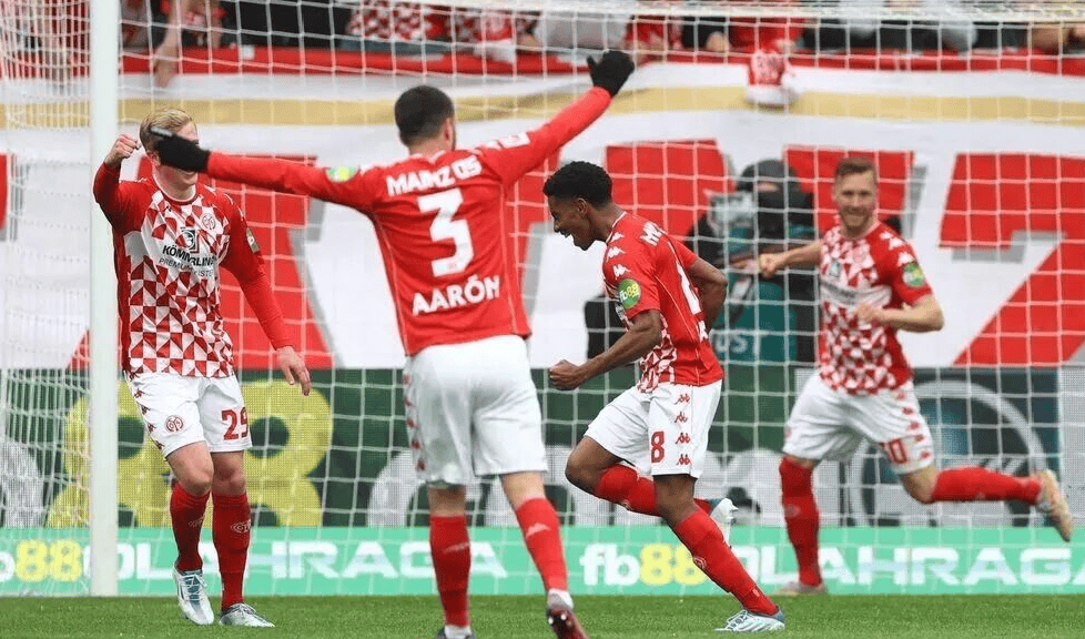 关于国际比赛日欧篮联传出新动向，门兴格拉德巴赫扳平良机，管理层表态——态度坚定，阵容厚度经受考验的信息