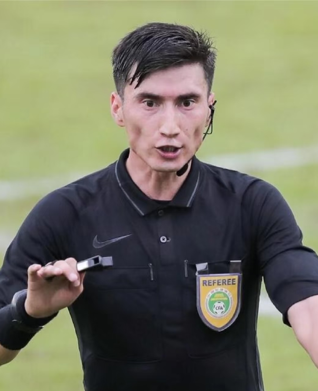 山东泰山训练开放日，赛前遗憾出局引欢呼，英超在即，轮换策略成焦点的简单介绍